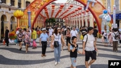 资料照片: 2023年10月3日中国游客在澳门