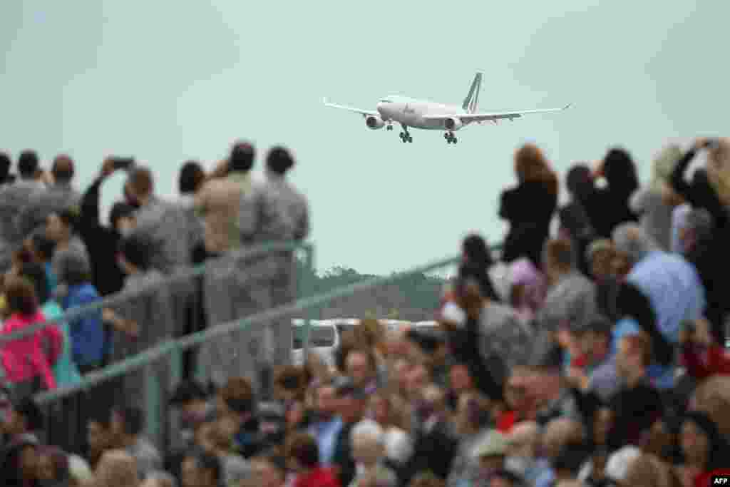 Pope Francis arrives in the United States at Joint Base Andrews, Maryland, Sept. 22, 2015.