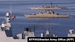 资料照：中国海军西宁号驱逐舰与伊朗和俄罗斯战舰在印度洋和阿曼湾举行中俄伊朗三国联合军演。（2019年12月28日）