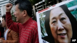 Anti-Beijing protesters hold picture of veteran Chinese journalist Gao Yu during a rally outside Chinese central government's liaison office in Hong Kong, as they demand the release of Gao, Nov. 27, 2015.
