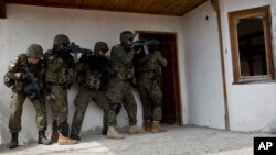 در حال حاضر، حدود ۲۰۰ منسوب نظامی پولند، در افغانستان مستقر اند