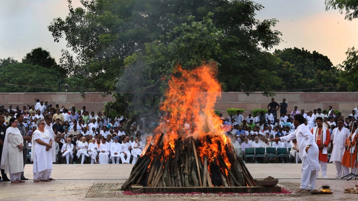 Indians Gather As Former Premier Vajpayee Is Cremated