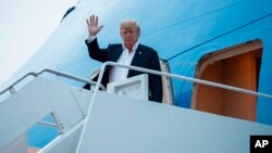 El presidente de EE.UU., Donald Trump, llega a la Base Aérea Andrews, en Maryland, el miércoles, 13 de junio de 2018, tras su encuentro en la cumbre con el líder norcoreano, Kim Jong Un, en Singapur.