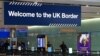 Service du contrôle des passeports dans les arrivées du terminal 2 de l'aéroport d'Heathrow à Londres le 16 juillet 2019 (photo de Daniel LEAL-OLIVAS / AFP)