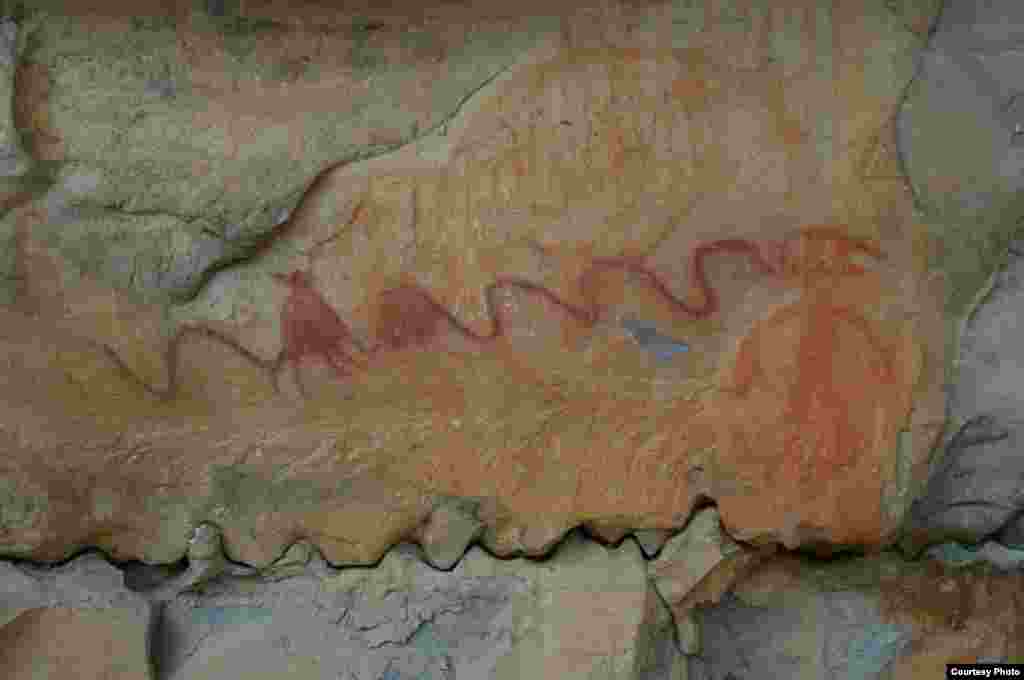 This image of cave art from an open bluff in North Alabama depicts a human figure, possibly the shaman/artist himself, 1,200 AD. (Photo credit: Jan Simek, Alan Cressler, Nicholas Herrmann and Sarah Sherwood / Antiquity Publications Ltd.)