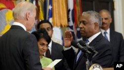 El vicepresidente Biden toma juramento a Todd Jones como director de la ATF, en cuya ceremonia anuncio dos nuevas medidas para el control de armas.