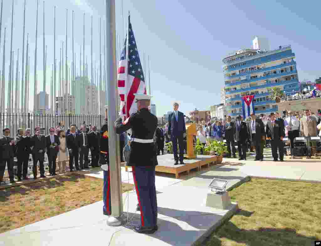 مراسم بر افراشتن بیرق در سفارت ایالات متحده در هاوانا