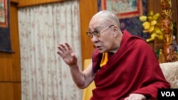 美國之音在達蘭薩拉專訪達賴喇嘛。 (2019年6月11日)