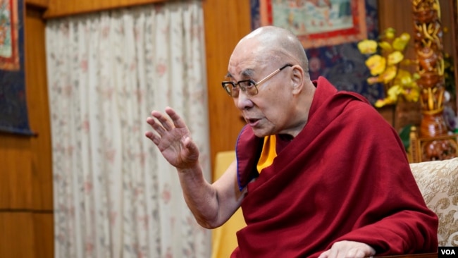 美国之音在达兰萨拉专访达赖喇嘛。(2019年6月11日)