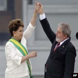 Shugabar kasar Brazil ta yanzu, Dilma Rousseff, tare da tsohon shugaban kasar Luiz Inacio Lula da Silva, wanda ya mika ma ta mulki, kuma dukan su biyu sun yi fama da cutar sankara