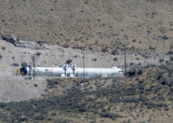 Motor pendorong roket Space Launch System (SLS) usai uji mesin di fasilitas uji perusahaan kedirgantaraan Northrop Grumman di Promontory, Utah, 2 September 2020.