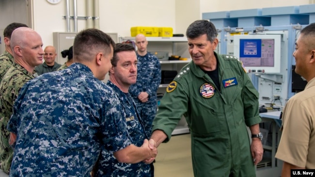 海军上将莫兰2018年9月访问驻日美军基地（美国海军照片）
