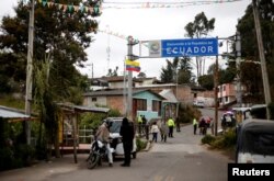La frontera entre Ecuador y Colombia está controlado por militares del lado ecuatoriano, al igual que por autoridades de salud.