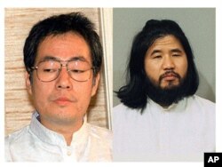 Kiyohide Hayakawa (kiri) dan pemimpin Aum Shin Rikyo Shoko Asahara (kanan), keduanya sedang menanti pelaksanaan hukuman mati atas serangan gas sarin di kereta api bawah tanah di Tokyo tahun 1995.