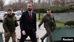 Alman Bild gazetesine göre, Polonya Savunma Bakanı, ülkesinin Belarus ve Rusya ile olan sınır bölgesinde yeni sığınaklar inşa ettiğini ve bu hamlenin "genel ulusal savunma planının bir parçası" olduğunu da söyledi. 