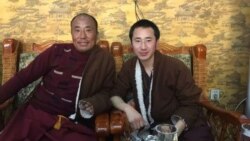 དཔལ་ཡུལ་དགོན་གྱི་དགེ་འདུན་པ་གཉིས་རྒྱ་གཞུང་གིས་བཀག་ཉར་བྱས་ཏེ་གློད་བཀྲོལ་བཏང་།