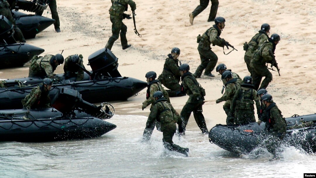 Lực lượng Tự vệ Hàng hải Nhật (JSDF) trong một buổi diễn tập quân sự.