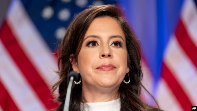 Elise Stefanik, nominada como embajadora ante ONU, participa en una reunión republicana el 13 de noviembre de 2024, en Washington.