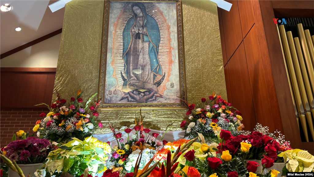 Altar a la Virgen de Guadalupe instalado en la iglesia de Todos los Santos en Manassas, Virginia.&nbsp;