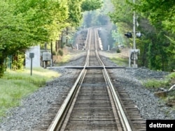 Rail-tracks at Shepherdstown, West Virginia (Jamie Dettmer/VOA)