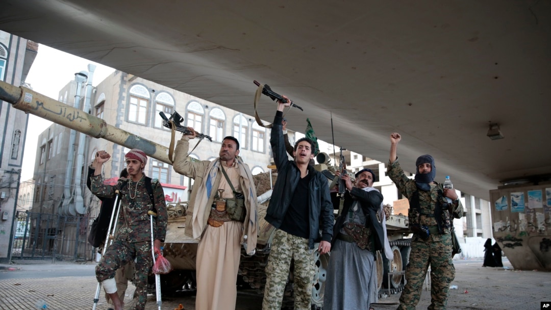 Pripadnici pokreta Huti blokirali prilaz Salehovoj rezidenciji, AP Photo/Hani Mohammed