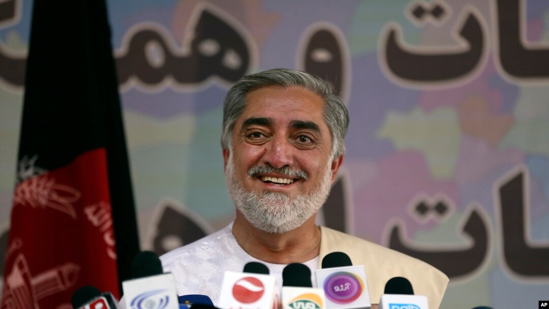 Kandidat Presiden Afghanistan Abdullah Abdullah dalam konferensi pers di Kabul (14/5).