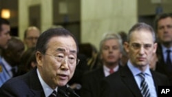 Secretary-General Ban Ki-moon addresses correspondents on the situation in Haiti following the devastating earthquake that hit the country's capital, Port-au-Prince, 13 Jan 2010