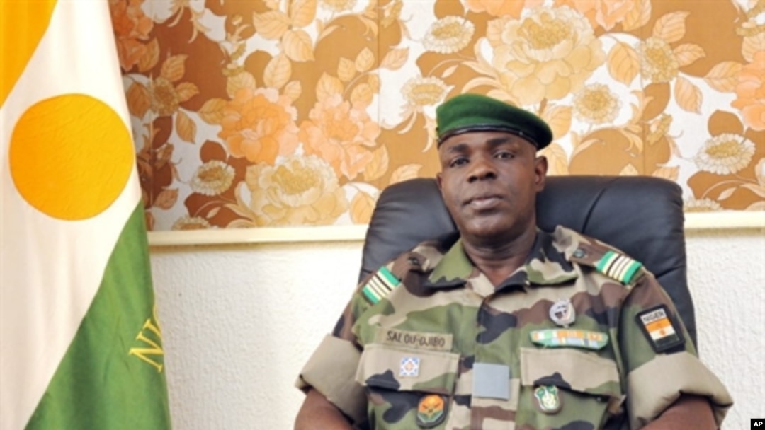 The head of the junta in Niger, Major Salou Djibo, who took over in a February 18, 2010 coup that toppled President Mamadou Tandja, 24 Feb 2010 (file photo)