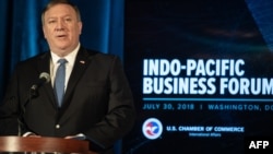 Menteri Luar Negeri AS, Mike Pompeo berbicara pada acara "Indo-Pacific Business Forum" di Washington DC, Senin (30/7). 