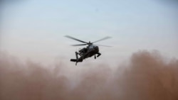 미군의 AH-64 '아파치' 공격 헬리콥터가 중동 지역을 비행하고 있다. (자료 사진)