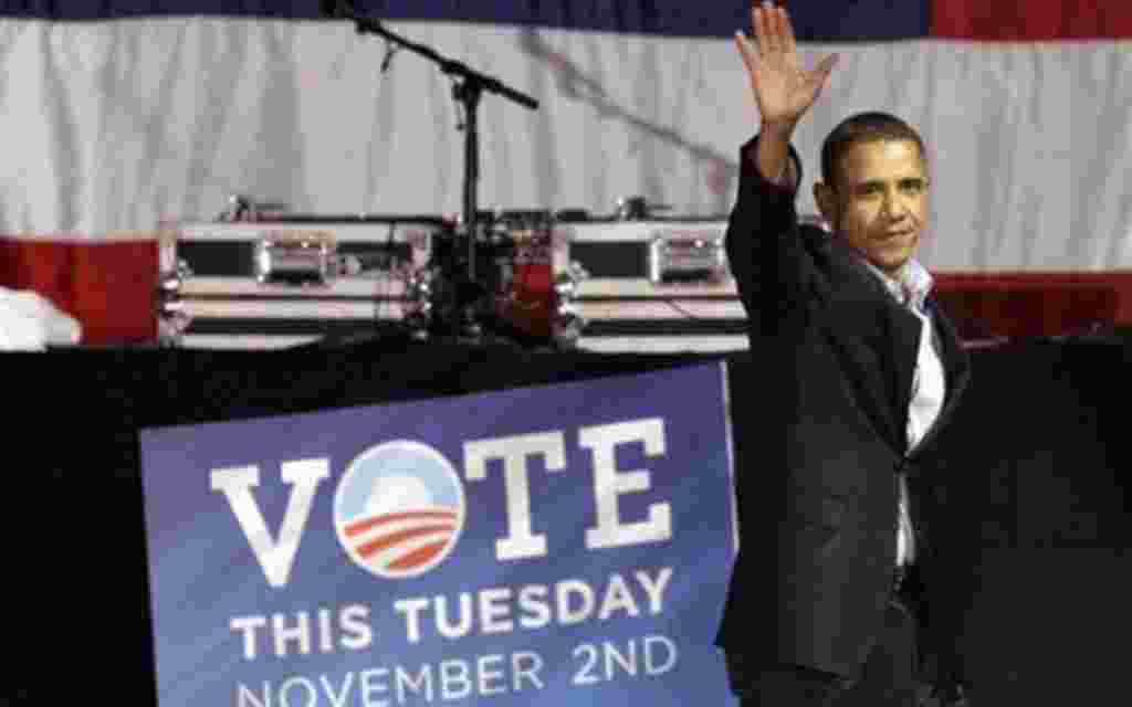 President Barack Obama departs a Moving America Forward rally for Democratic candidates Saturday, Oct. 30, 2010 in Chicago. (AP Photo/Charles Rex Arbogast)