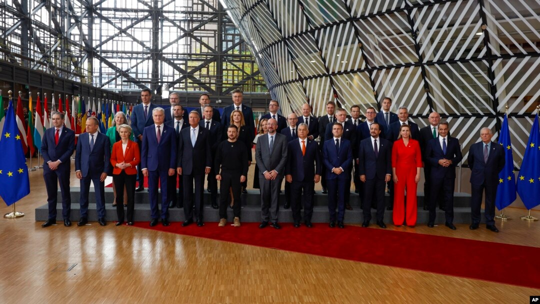 Avrupa Göç ve İltica Anlaşması’nın kabulünün üzerinden altı ay geçmeden AB liderleri, birliği sarsan göçe karşı “yenilikçi çözümleri” ele almak üzere Brüksel’de toplandı.