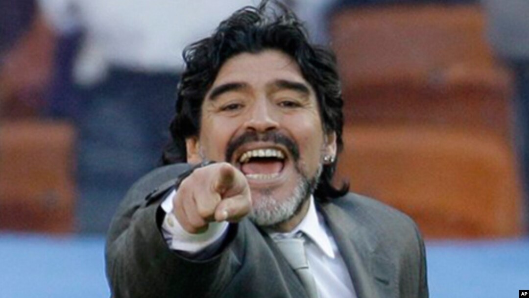 Mantan bintang dan pelatih timnas Argetina, Diego Maradona, mengatakan berminat untuk menjadi pelatih sepakbola pada klub Tiongkok (foto: dok). 
