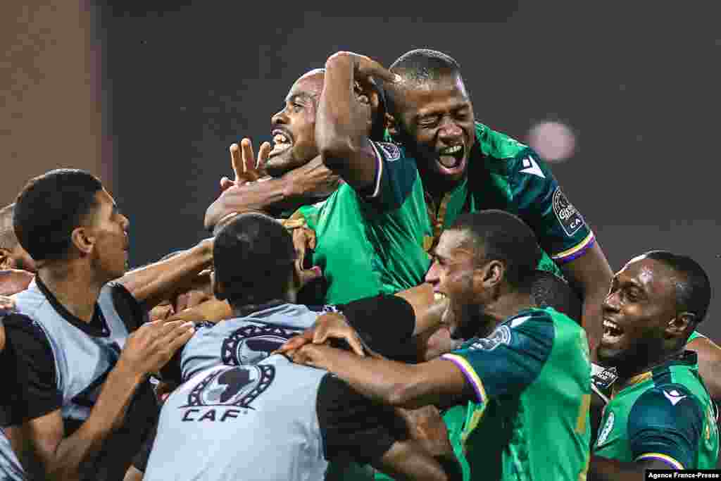 Comoros' forward Ahmed Mogni (C) celebrates with teammates after scoring his team's second goal during the football match between Ghana and Comoros; Cameroon, Jan. 18, 2022. 