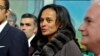 Isabel dos Santos assiste à une exposition d'art à Porto, au Portugal, le 6 janvier 2020. (AP Photo/Paulo Duarte)