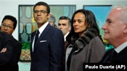 Sindika Dokolo (esq) e Isabel dos Santos (dir) no Porto, Portugal, 5 de março de 2015