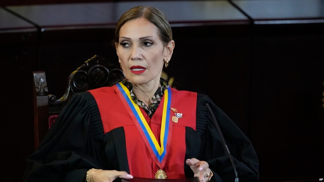 Caryslia Rodríguez, presidenta del Tribunal Supremo de Justicia y de la Sala Electoral, habla en Caracas el 22 de agosto de 2024. La funcionaria fue sancionada este jueves por Estados Unidos.