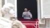 El Papa Francisco pronuncia la oración del mediodía del Ángelus en la Plaza de San Pedro en el Vaticano, el domingo 9 de julio de 2023.