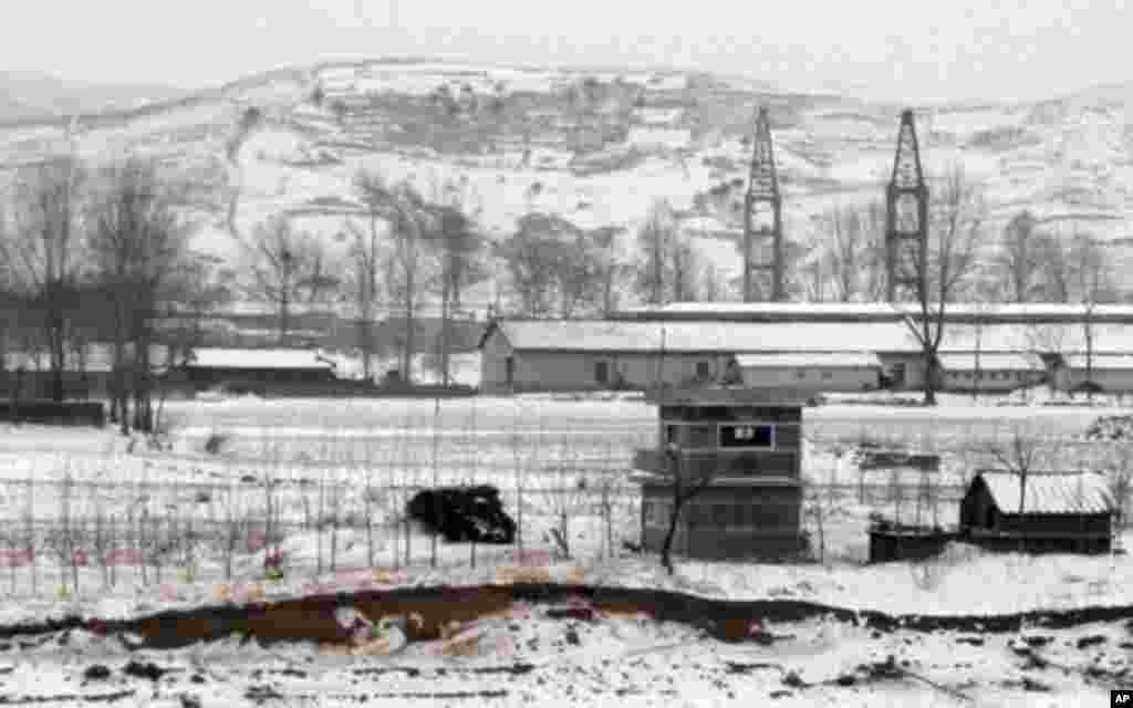 中国北韩边境的北韩哨所