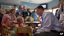 Former presidential candidate Mitt Romney stops in Nantucket to talk with voters.