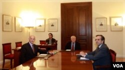 El socialista George Papandreou y el líder de la oposición Antonis Samaras se reúnen nuevamente para definir el gobierno interino.