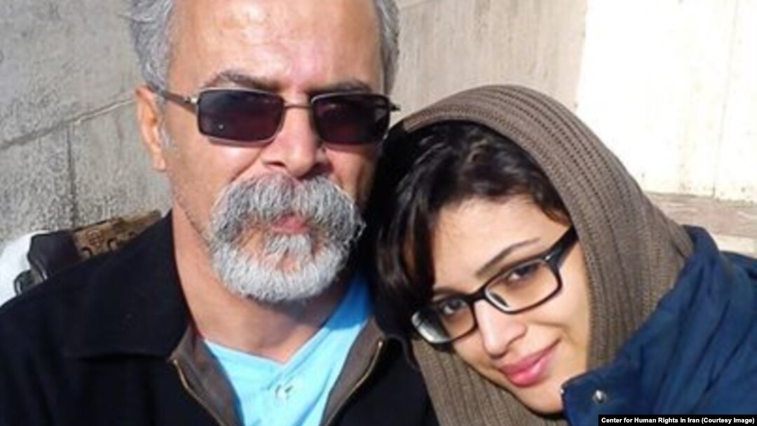 Foto Sepideh Moradi, perempuan penganut Darwis Sufi Gonadabi, yang ditahan di penjara Qarchak sejak Februari, bersama dengan ayahnya.