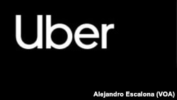 Nuevo logo de aplicación Uber en un iPhone. Washington, D.C., septiembre 27 2018.