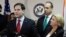 El senador Marco Rubio en conferencia de prensa con el representante Mario Díaz-Balart e Ileana Ros-Lehtinen en Miami.