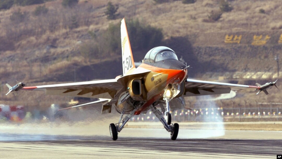 Chiến đấu cơ T-50, máy bay siêu âm đầu tiên của Hàn Quốc.