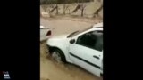 نمایی نزدیک از برخورد خودروها در سیل دروازه قرآن شیراز