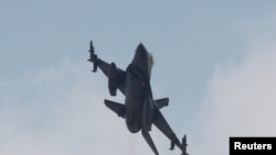 터키 인시를릭 공군기지에서 이륙하는 터키군 F-16 전투기 (자료사진) 