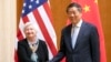 La secretaria del Tesoro de EEUU, Yanet Yellen, junto al viceprimer ministro chino He Lifeng durante una visita a Beijing el 8 de julio de 2023.