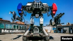 Eagle Prime - гігантський робот зроблений MegaBots Inc., кампанією, що виробляє величезних роботів для боїв