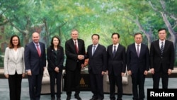 美国国会跨党派参议员代表团与上海市长龚正会面。(2026年5月5日)